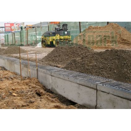 Лоток бетонний з чавунною решіткою...