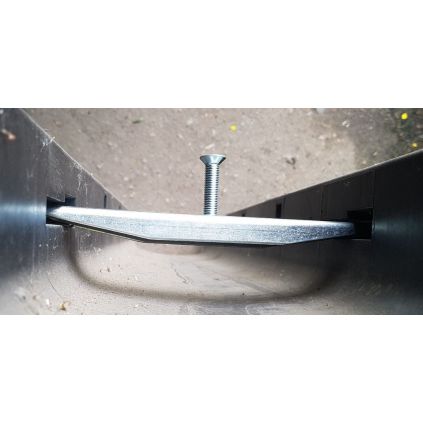 Крепление 118 к пластиковым лоткам DN150